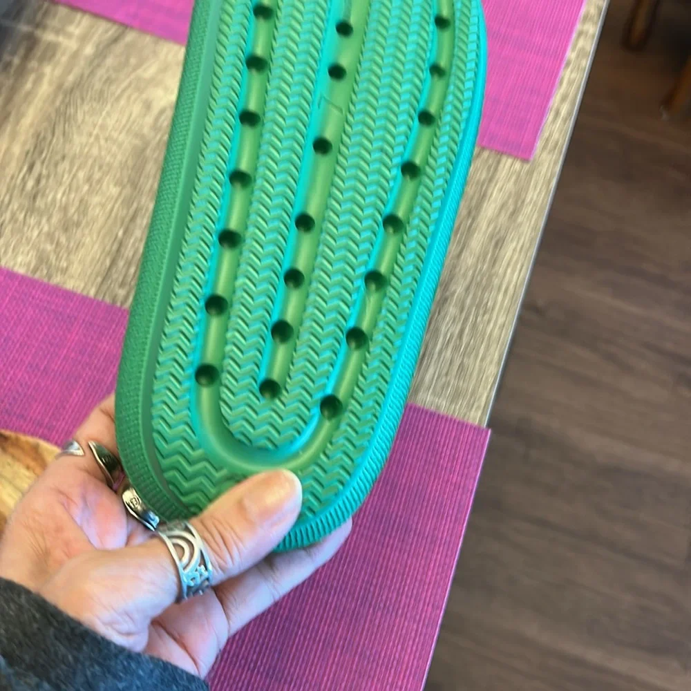 MIA slides , new, size 7 - Picture 4 of 7